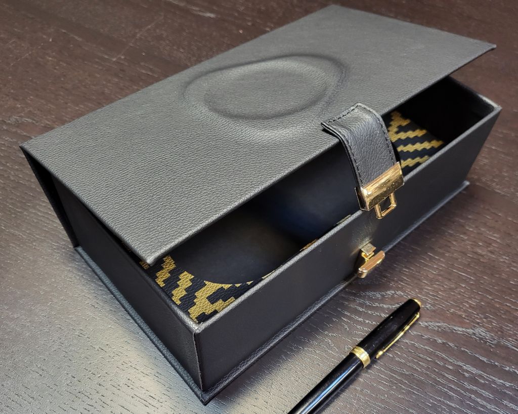 6134 Cutie piele cu 6527insert bureteiqos-1