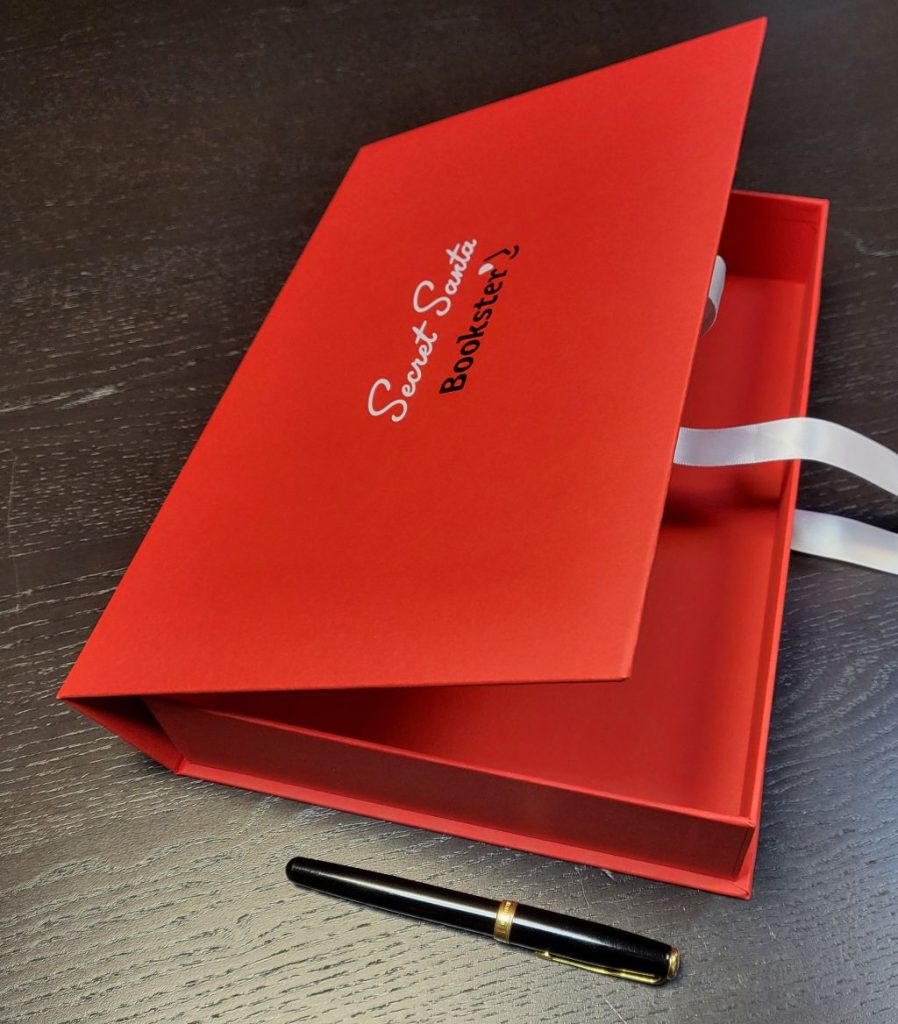 6013-6014-Cutie rosie 297x197x50mm cu funda bookstersecretsanta-3