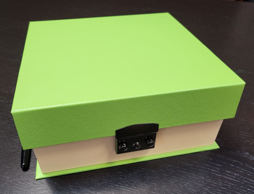 6162-Cutie magnetica cu inchizatoare 230x230x100mm-piele verde-1