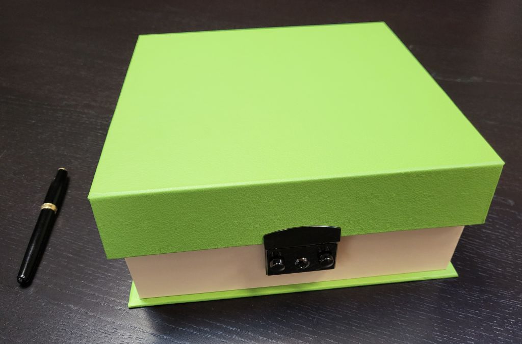 6162-Cutie magnetica cu inchizatoare 230x230x100mm-piele verde-6